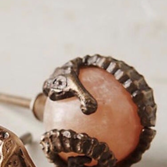 ANTHROPOLOGIE Seahorse Aquatic Resin Knob NWT - Picture 3 of 3